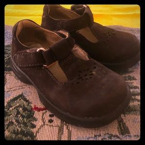 Girl’s casually or dressy shoes